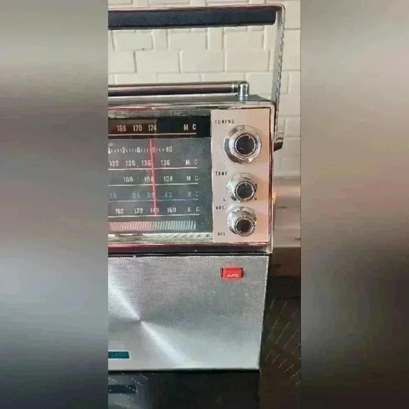 Wards Airline Five Band Radio  GEN-1469A Montgomery Wards Made in Japan**Works!! - Picture 3 of 11